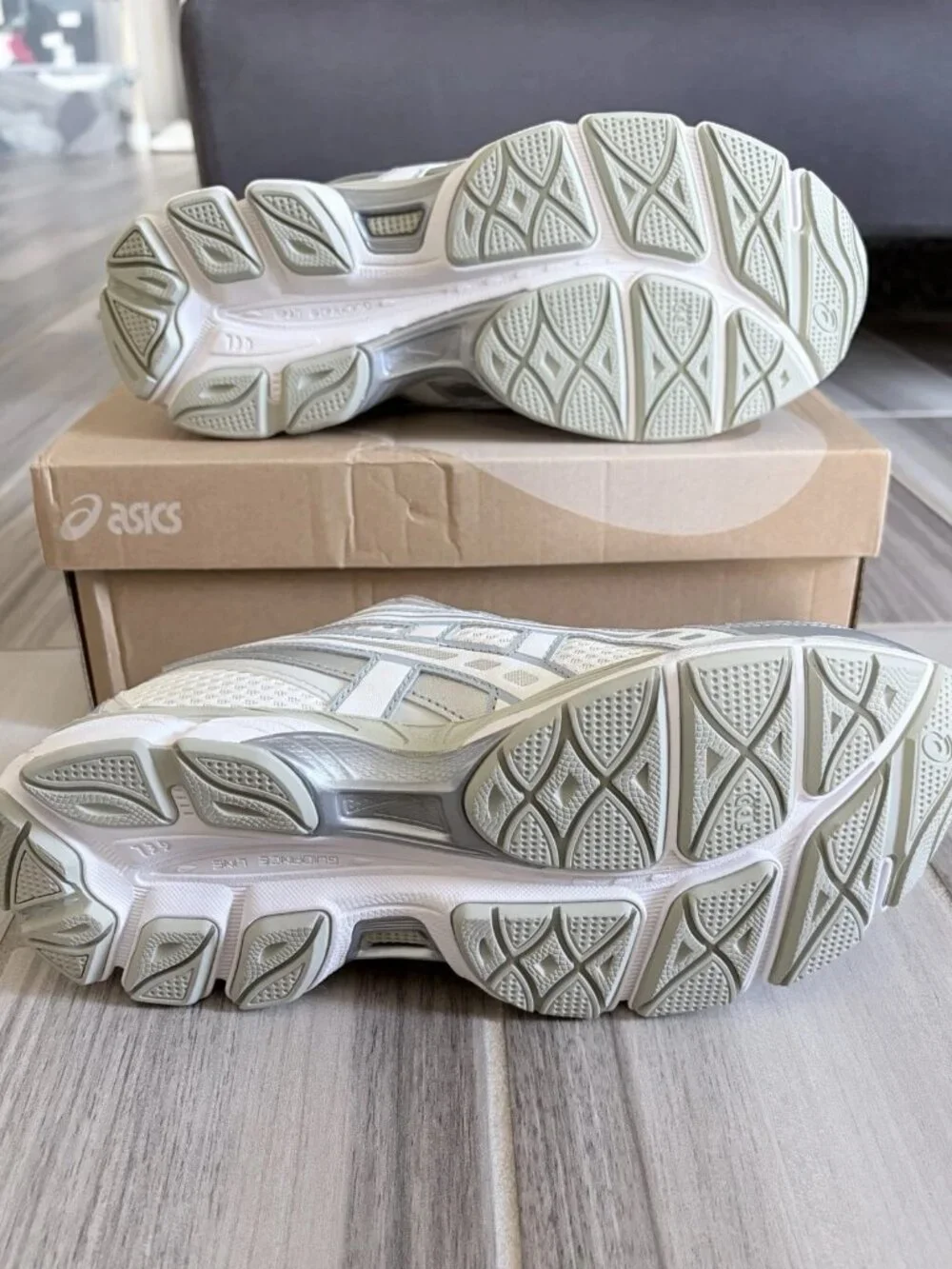 Women's ASICS GEL-NYC 2055 Shoes - Cream Dolphin Grey 1203A542 107 - Picture 7 of 14